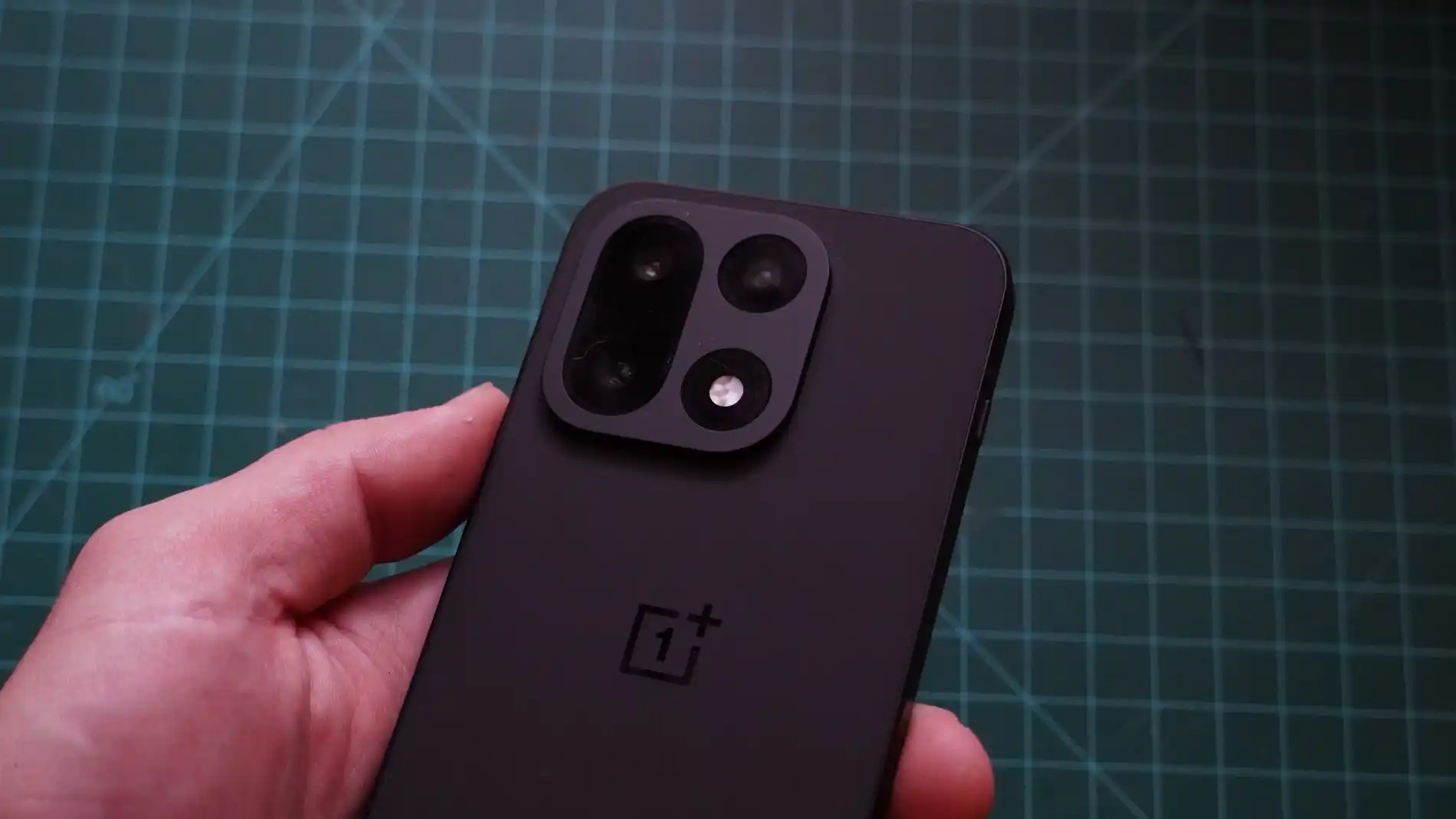 آنباکسینگ و بررسی گوشی وان پلاس 15 | OnePlus 15